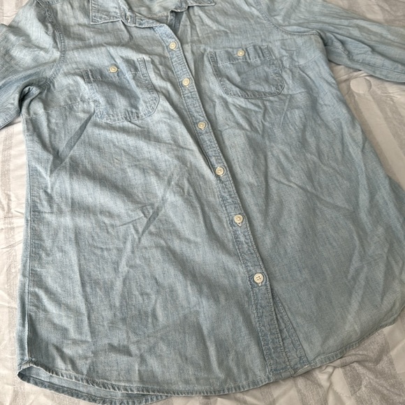 Old Navy Women’s Light Blue Button Down Shirt - Medium - Picture 3 of 5